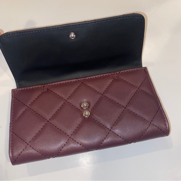 New Purple Plum GUESS Wallet NWT Clutch Card Holder Cydney SLG L8474238 Quilted - Picture 3 of 5